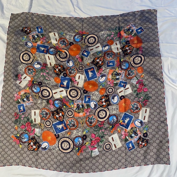 Gucci Beige and Multicolor Silk Headscarf - Picture 3 of 3